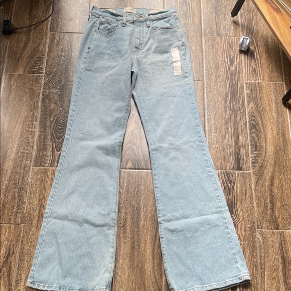 Womens Universal Thread light blue jeans - Picture 1 of 5
